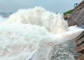 11 lakh cusecs of flood water will flow into the community