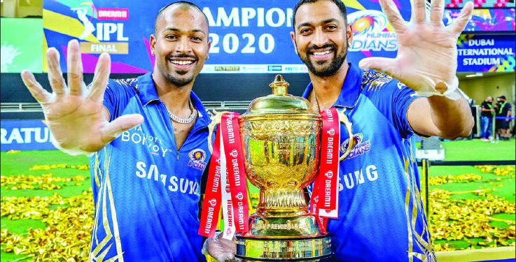 Pandya presented Agastya with a trophy