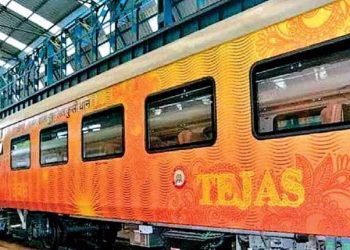 There are no passengers on the Tejas Express, the IRCTC has disrupted traffic.