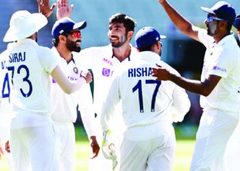 The bowlers started with Australia, limited to 195, India 37/1