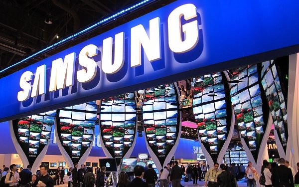 Samsung to invest Rs 6,725 crore in India to relocate mobile and IT display companies from China to Naida