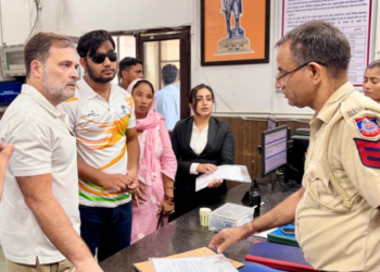 Pellet Gun Victim Case: Rahul Gandhi Holds Peaceful Protest, Appeals for FIR Registration